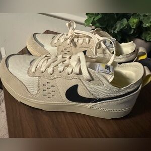 Nike C1TY casual shoes Men’s 8 / women’s 9.5